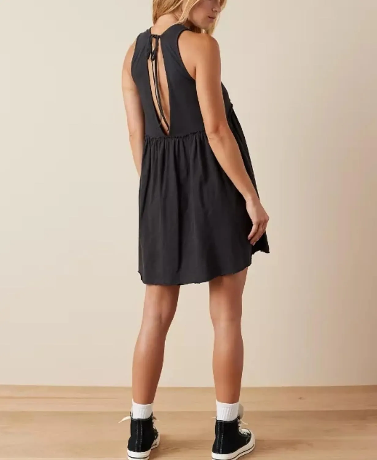 Aimiray Women's Casual Sleeveless Mini Dress Loose V Neck Backless Pleated Short Tank Sundress with Pockets