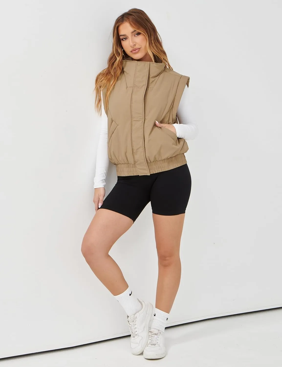 Lviefent Womens Puffer Vest Cropped Lightweight Button Down Quilted Vest Sleeveless Padded Gilet Coat with Pockets