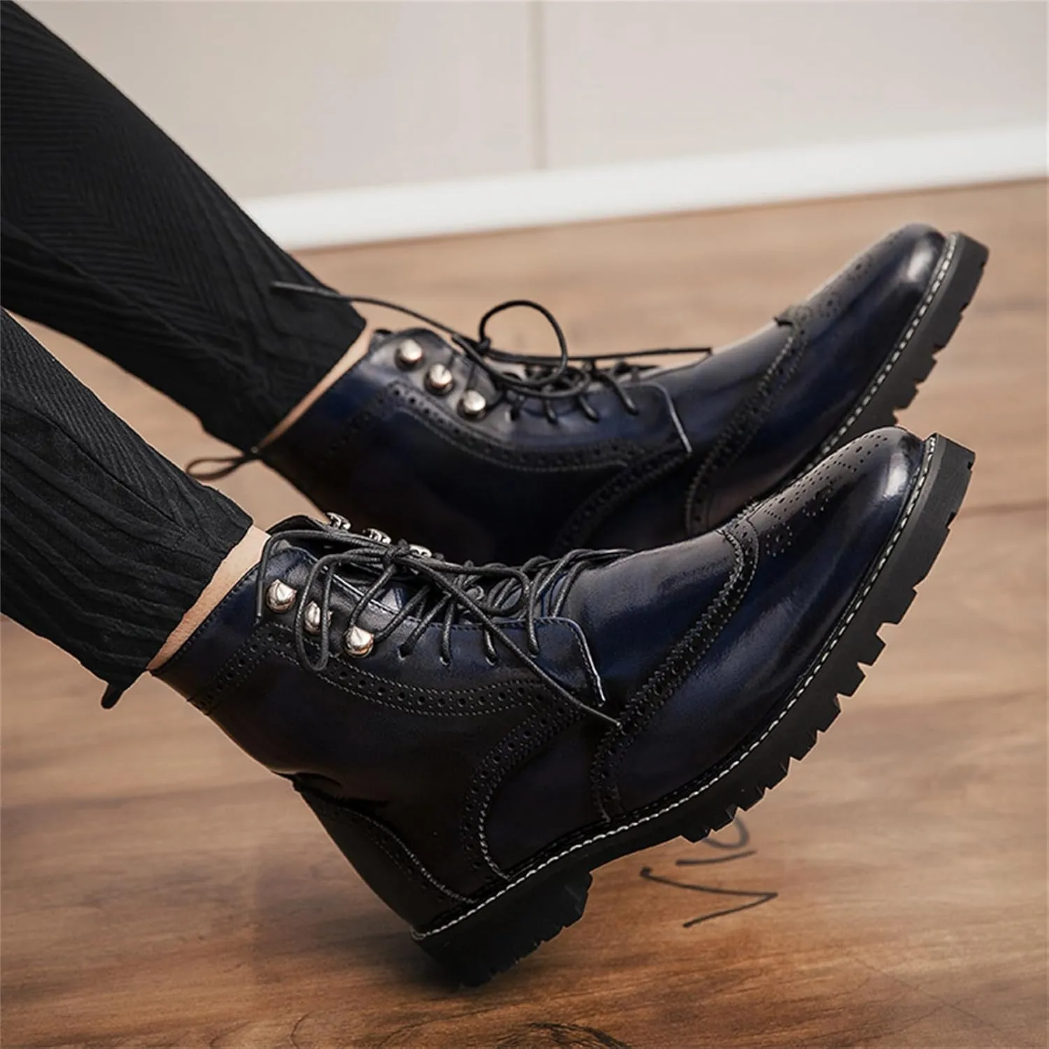Men's Brogue Leather Lace-Up Ankle Boots with Wingtip Design Vintage Dress Boots for Casual Business Office Daily Wear and Formal Occasions